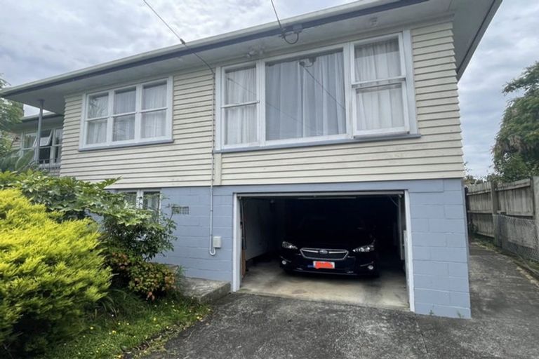 Photo of property in 88 Target Road, Totara Vale, Auckland, 0629