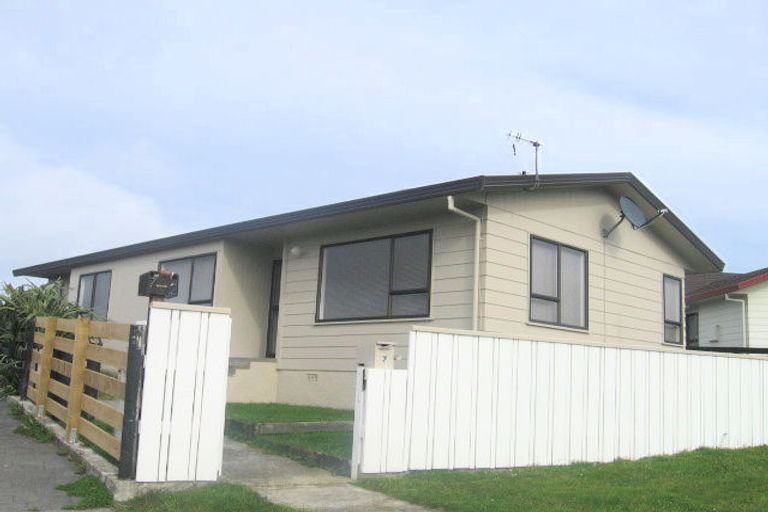 Photo of property in 2/7 Jasmine Grove, Maungaraki, Lower Hutt, 5010