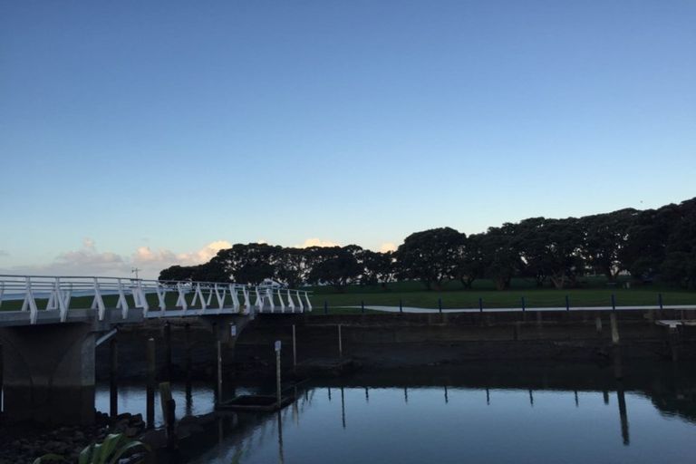 Photo of property in 2/27 Commodore Parry Road, Castor Bay, Auckland, 0620