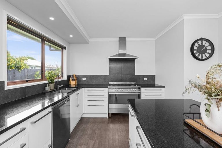 Photo of property in 35 Wynyard Crescent, Tamatea, Napier, 4112