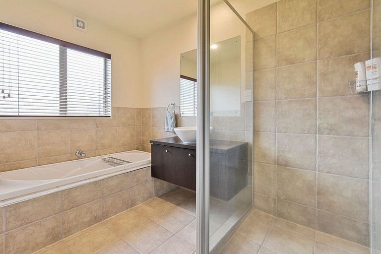 Photo of property in 256 Hill Road, The Gardens, Auckland, 2105