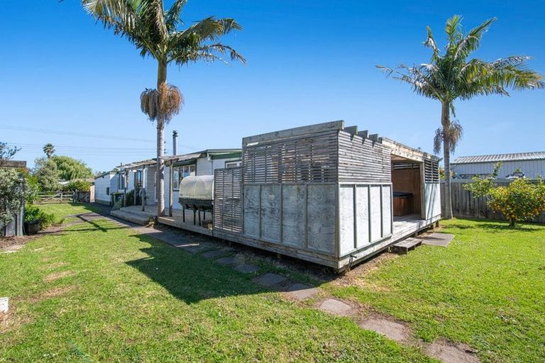 Photo of property in 17 Parakai Avenue, Parakai, 0830