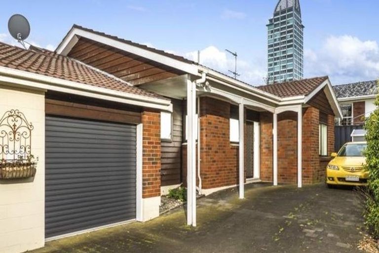 Photo of property in 29 Sycamore Drive, Sunnynook, Auckland, 0620