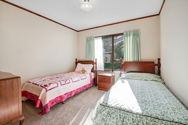 Photo of property in 18 Kennedy Avenue, Forrest Hill, Auckland, 0620