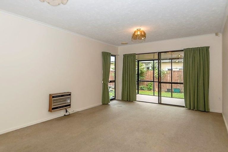 Photo of property in 2/35 Division Street, Riccarton, Christchurch, 8041