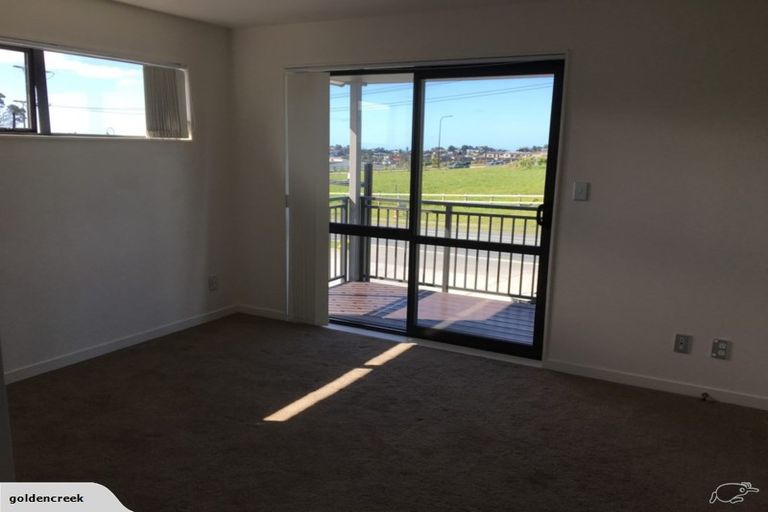 Photo of property in 16 Peony Mews, Oteha, Auckland, 0632