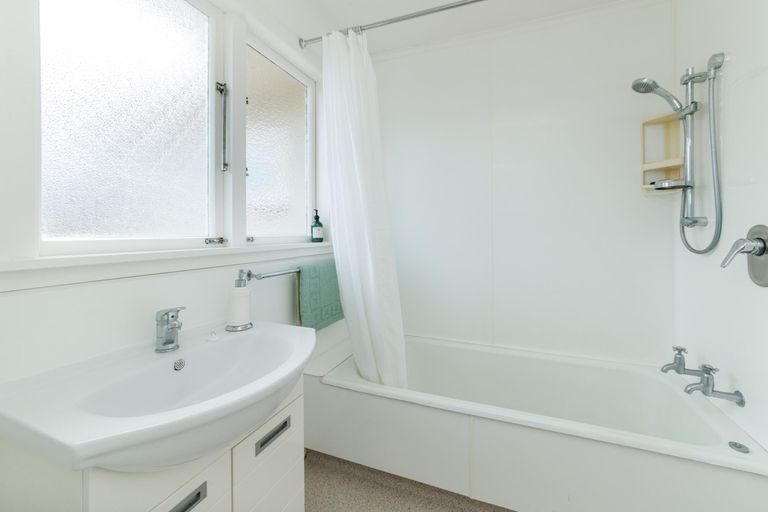 Photo of property in 29 Liverpool Street, Takaro, Palmerston North, 4412