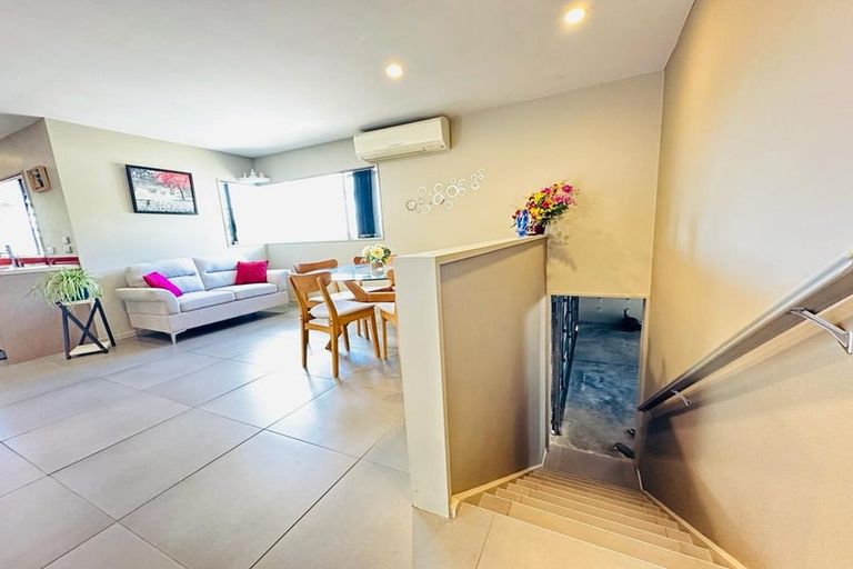 Photo of property in 2/91 Weldene Avenue, Glenfield, Auckland, 0629