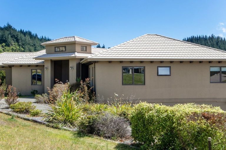 Photo of property in 24 Harbour View Heights, Picton, 7220