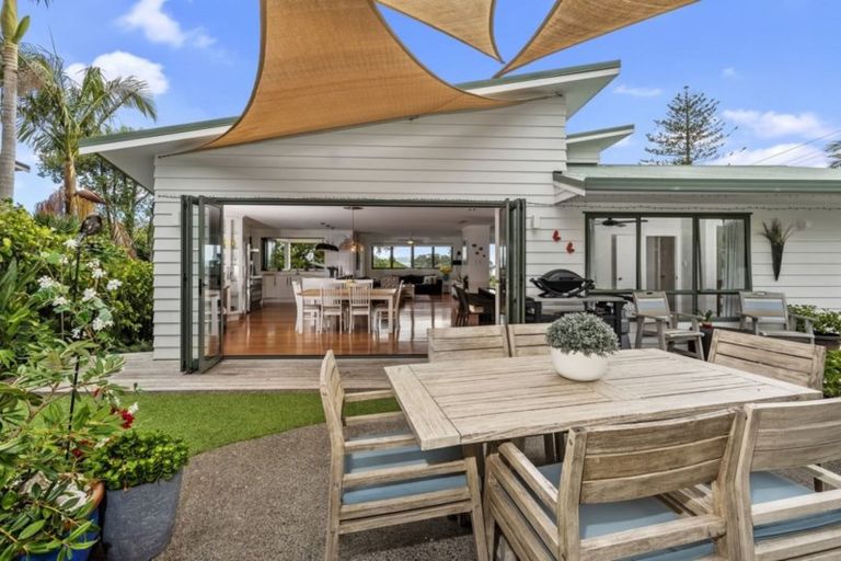 Photo of property in 956 Beach Road, Torbay, Auckland, 0630