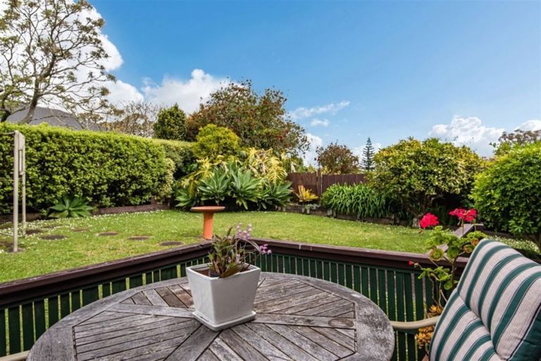 Photo of property in 9 Catalina Crescent, Forrest Hill, Auckland, 0620