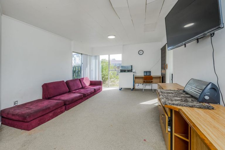 Photo of property in 30 Sharland Avenue, Manurewa, Auckland, 2102