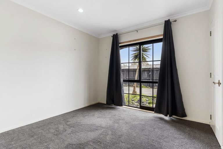 Photo of property in 27 Lothian Brae, Wattle Downs, Auckland, 2103