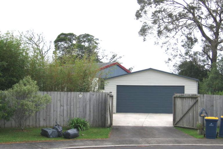 Photo of property in 8 John Webster Place, Glen Eden, Auckland, 0602