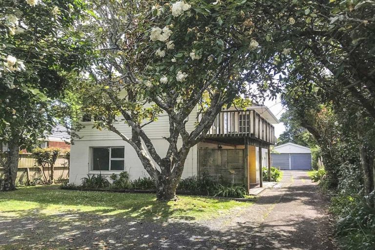 Photo of property in 32 Kervil Avenue, Te Atatu Peninsula, Auckland, 0610