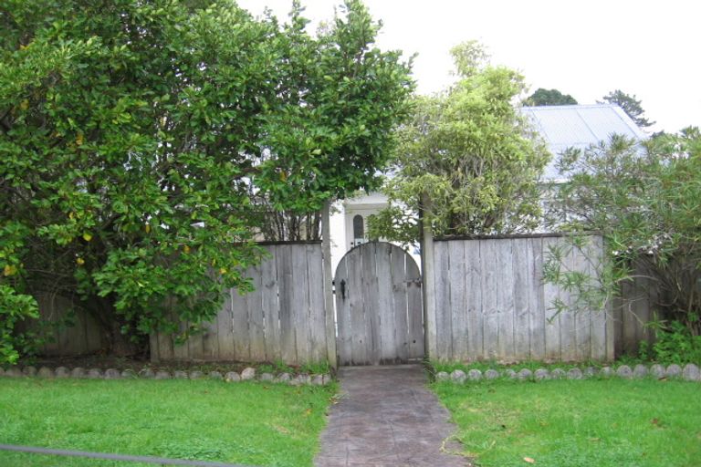 Photo of property in 9 Sunnyview Road, Greenhithe, Auckland, 0632