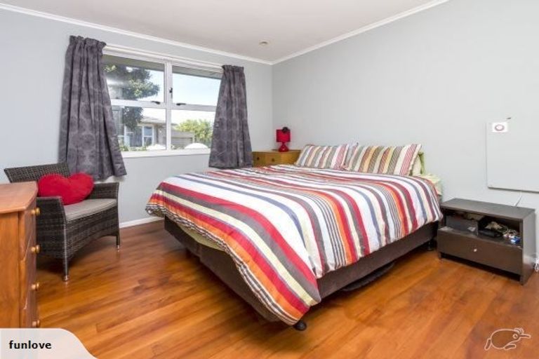 Photo of property in 98 Edgewater Drive, Pakuranga, Auckland, 2010