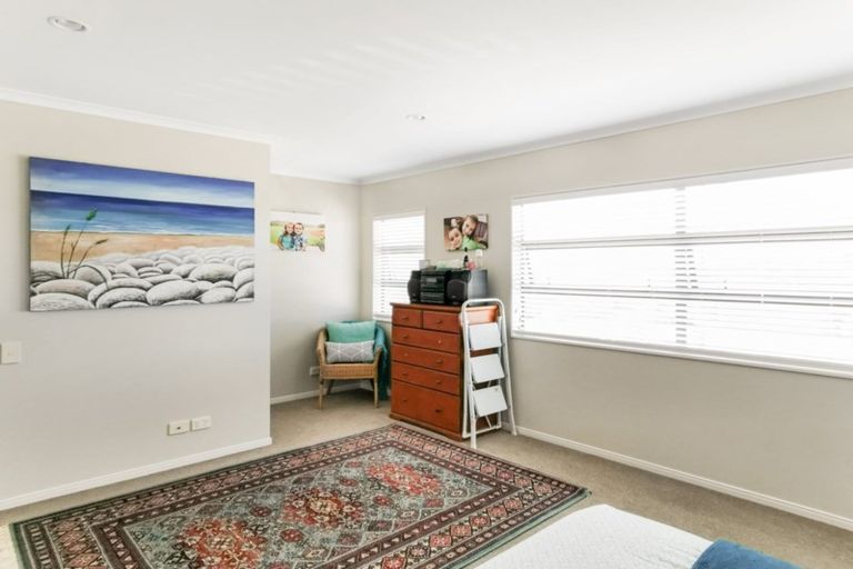Photo of property in 21 Bellshill Close, Wattle Downs, Auckland, 2103