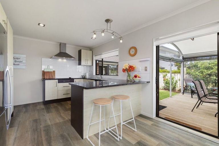 Photo of property in 16 Ludlow Place, Pukekohe, 2120