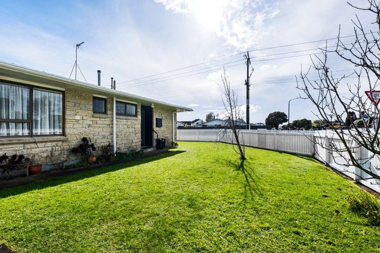 Photo of property in 2 Tiverton Crescent, Whalers Gate, New Plymouth, 4310