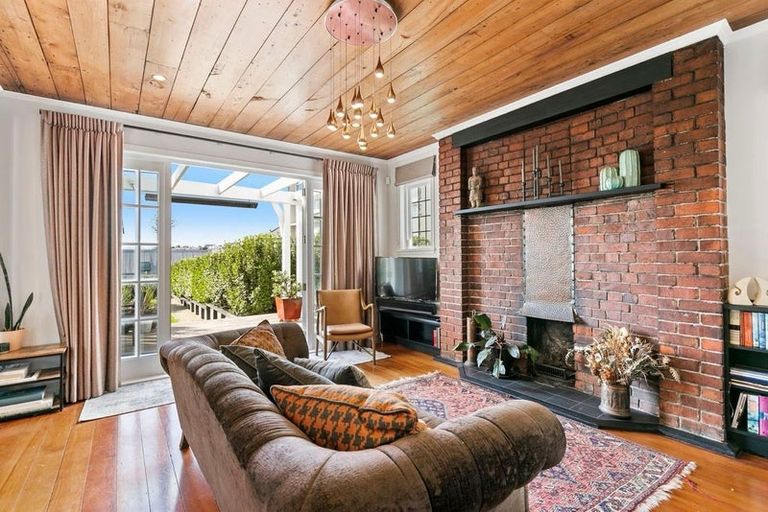 Photo of property in 43 Pirie Street, Mount Victoria, Wellington, 6011