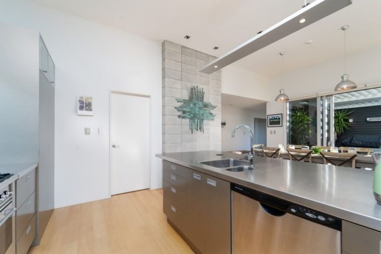 Photo of property in 101 Oxford Street, Martinborough, 5711