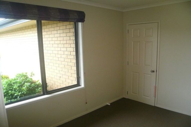 Photo of property in 20 Chesterton Terrace, Henderson, Auckland, 0612