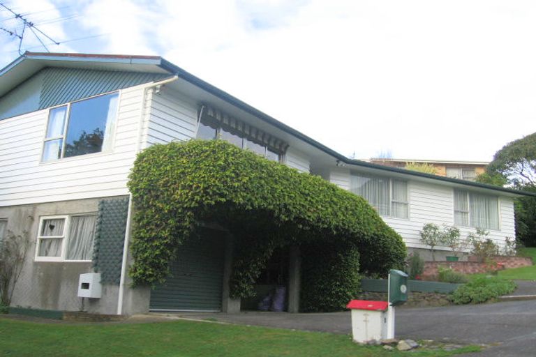 Photo of property in 5 Rembrandt Avenue, Tawa, Wellington, 5028