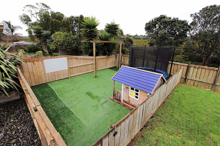 Photo of property in 23 Bluewater Place, Wattle Downs, Auckland, 2103