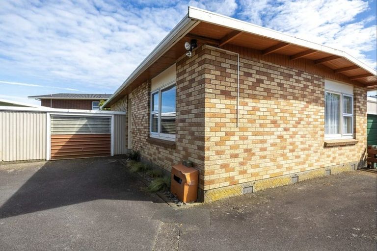 Photo of property in 16b Te Mete Terrace, Merrilands, New Plymouth, 4312