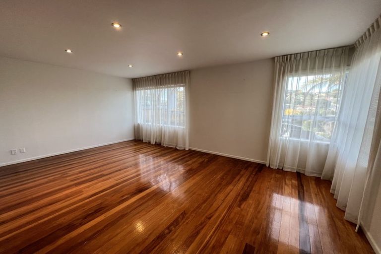 Photo of property in 48 Lyons Avenue, Murrays Bay, Auckland, 0630