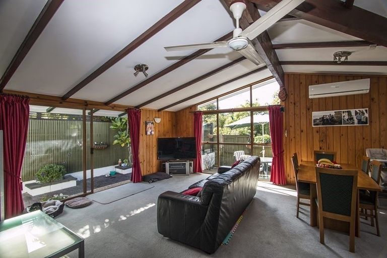 Photo of property in 13 Reynolds Place, Torbay, Auckland, 0630