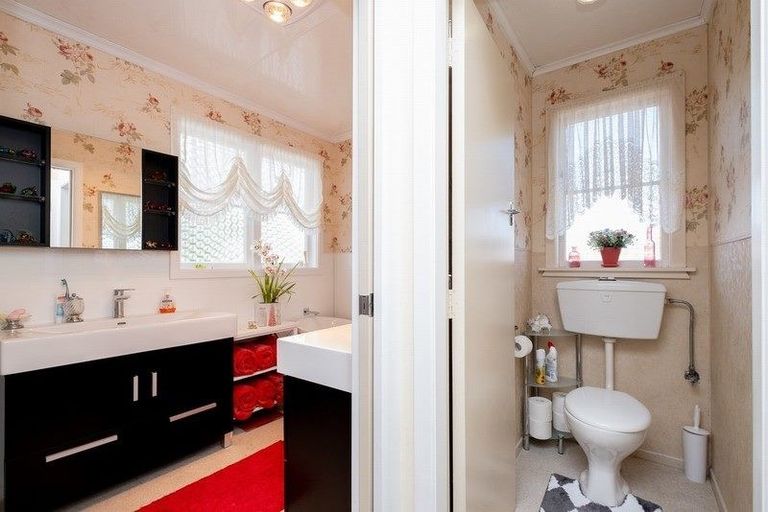 Photo of property in 16 Montjoy Street, Stratford, 4332