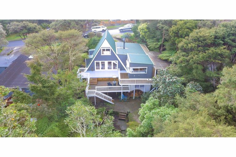 Photo of property in 120 Park Hill Road, Birkenhead, Auckland, 0626