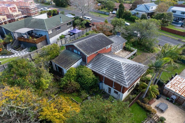 Photo of property in 121 Oaktree Avenue, Browns Bay, Auckland, 0630