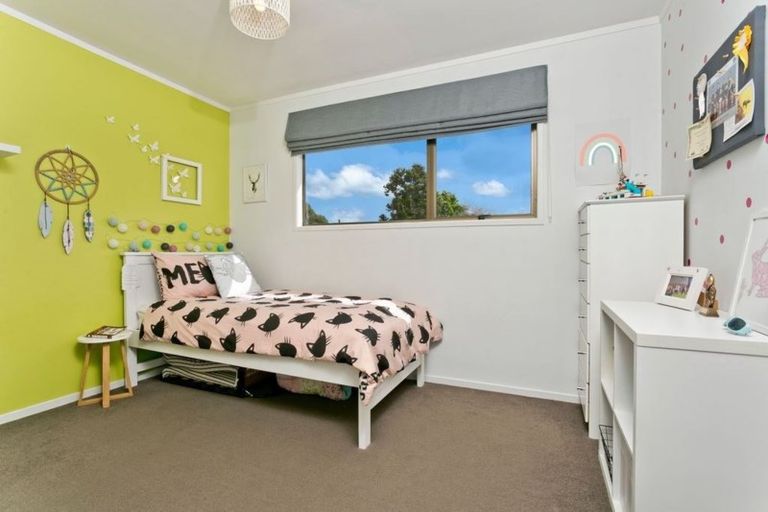 Photo of property in 2/7 Wilkinson Way, Browns Bay, Auckland, 0630