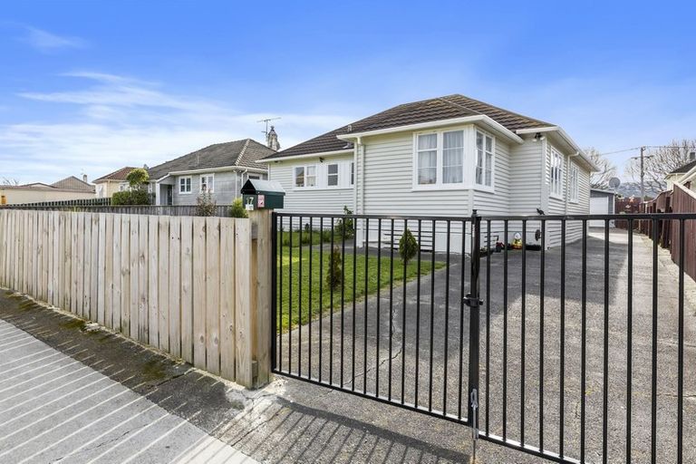 Photo of property in 17 Hewer Crescent, Naenae, Lower Hutt, 5011