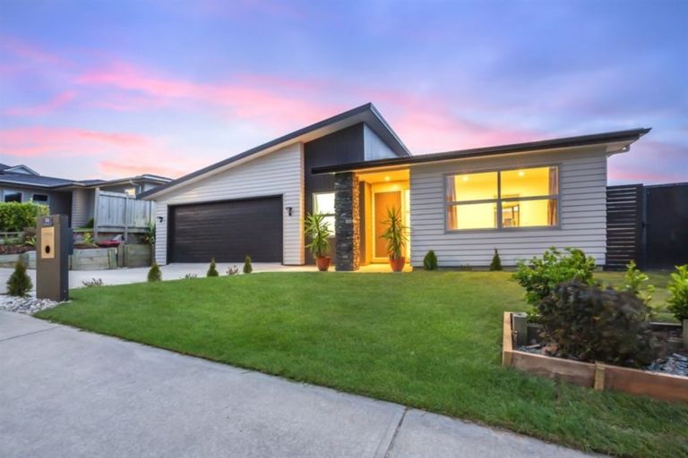 Photo of property in 34 John Burke Drive, Aotea, Porirua, 5024