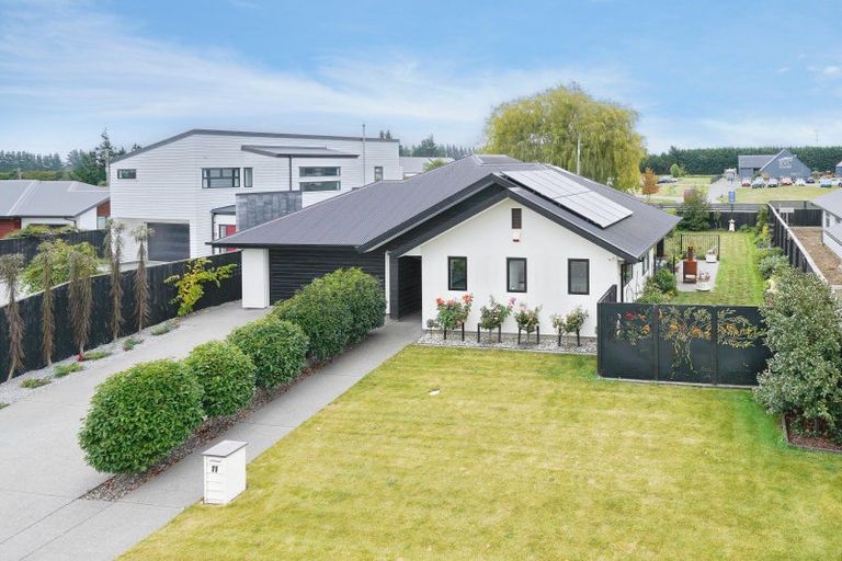 Photo of property in 11 Brantholme Place, Rangiora, 7400