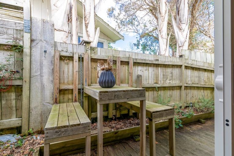 Photo of property in 2a Taupo Street, Green Bay, Auckland, 0604