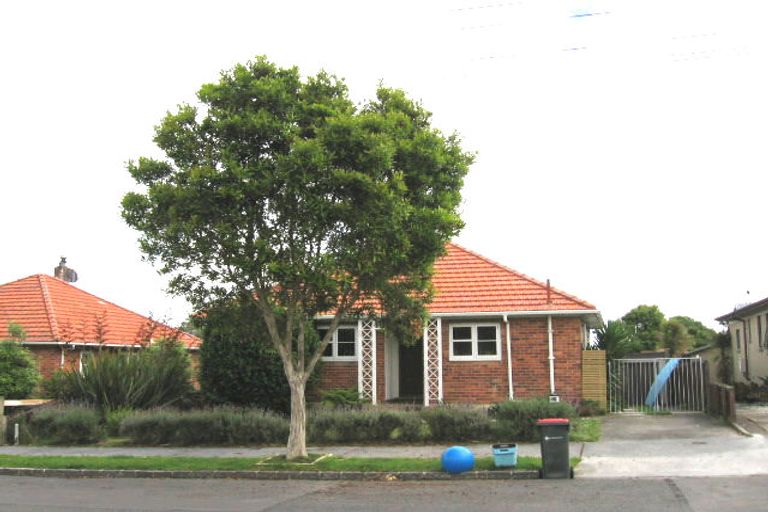 Photo of property in 25 Humariri Street, Point Chevalier, Auckland, 1022