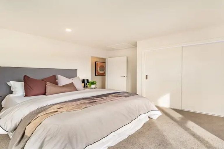 Photo of property in 4/7 Wainuiomata Road, Wainuiomata, Lower Hutt, 5014