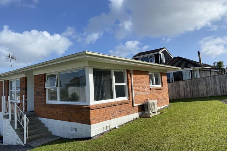 Photo of property in 2/23 Dallinghoe Crescent, Milford, Auckland, 0620