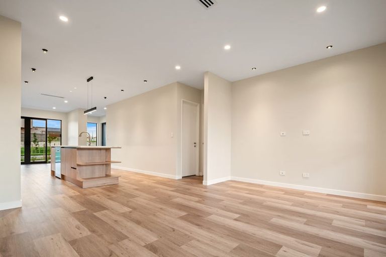 Photo of property in 12 Coopworth Street, Karaka, 2580