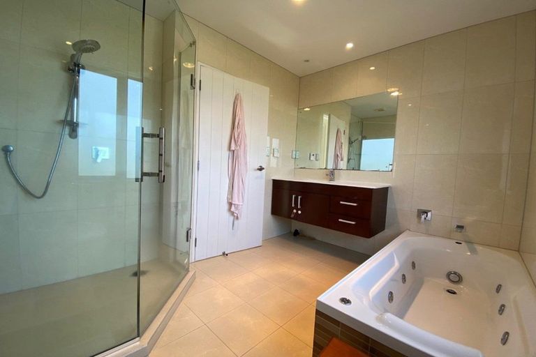 Photo of property in 2/25 Creamer Avenue, Belmont, Auckland, 0622