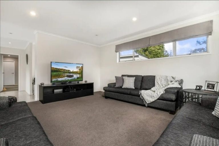 Photo of property in 4 Tatua Place, Conifer Grove, Takanini, 2112