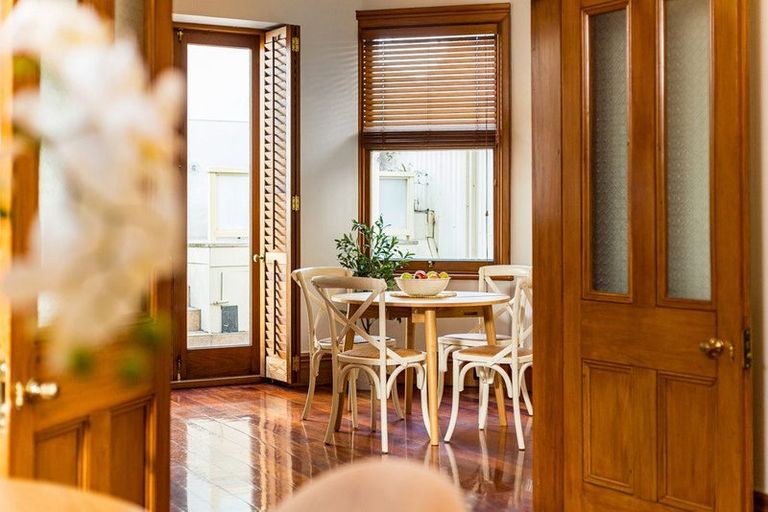 Photo of property in 46 Roxburgh Street, Mount Victoria, Wellington, 6011