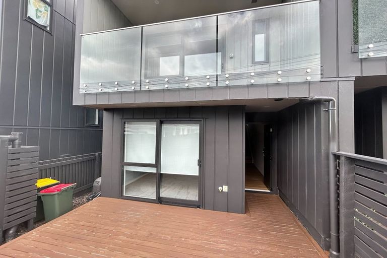 Photo of property in 6/26 Buscomb Avenue, Henderson, Auckland, 0610