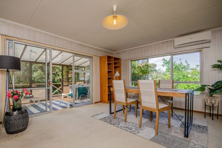 Photo of property in 25 Sullivan Avenue, Mangere Bridge, Auckland, 2022