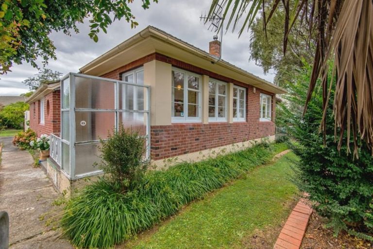 Photo of property in 35 Savage Crescent, West End, Palmerston North, 4412